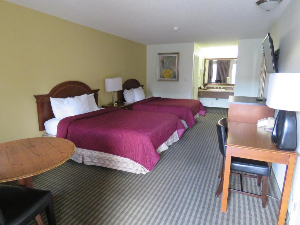 Queen Room with Two Queen Beds – Smoking