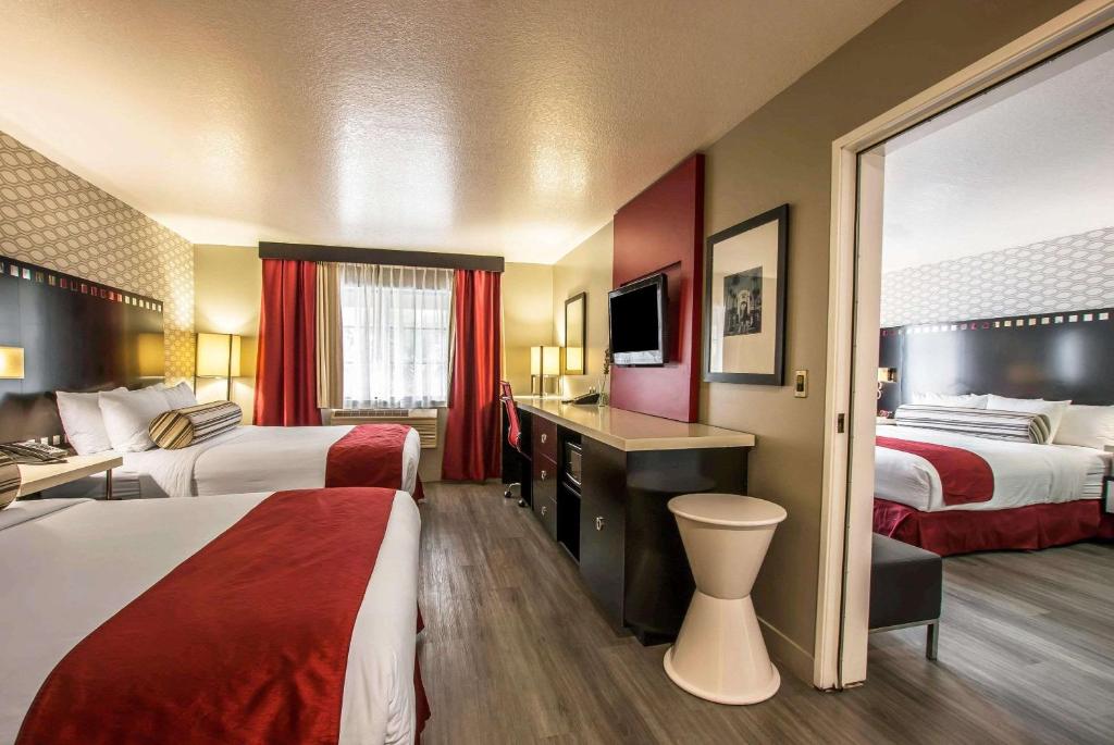 Family Suite 1 King Bed and 2 Queen Beds 2 Bathrooms Non Smoking