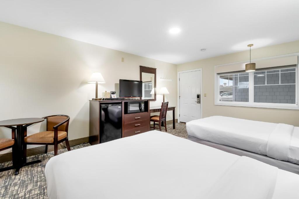 Standard Queen Room with Two Queen Beds