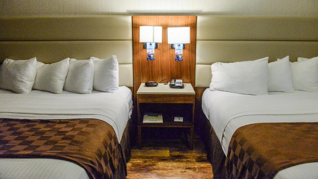 Studio Suite with Two King Beds – Non-Smoking