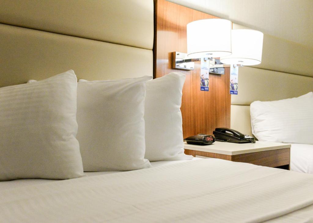 Studio Suite with Two King Beds – Non-Smoking