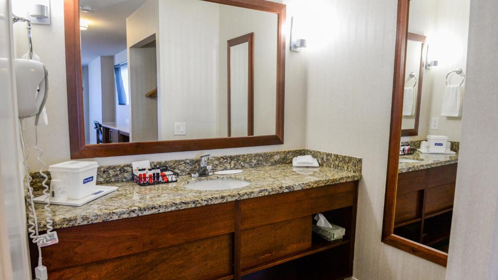 Studio Suite with Two King Beds – Non-Smoking