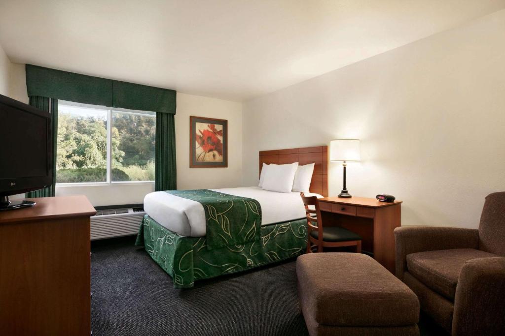 Deluxe Queen Room – Mobility AccessNon-Smoking