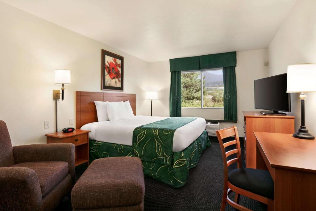 Deluxe Queen Room – Mobility AccessNon-Smoking