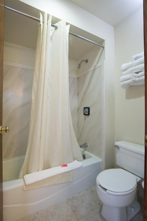 King Suite – Non-Smoking