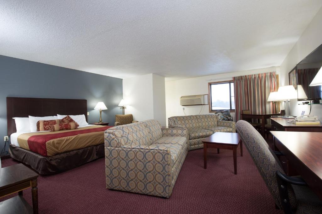 King Suite – Non-Smoking