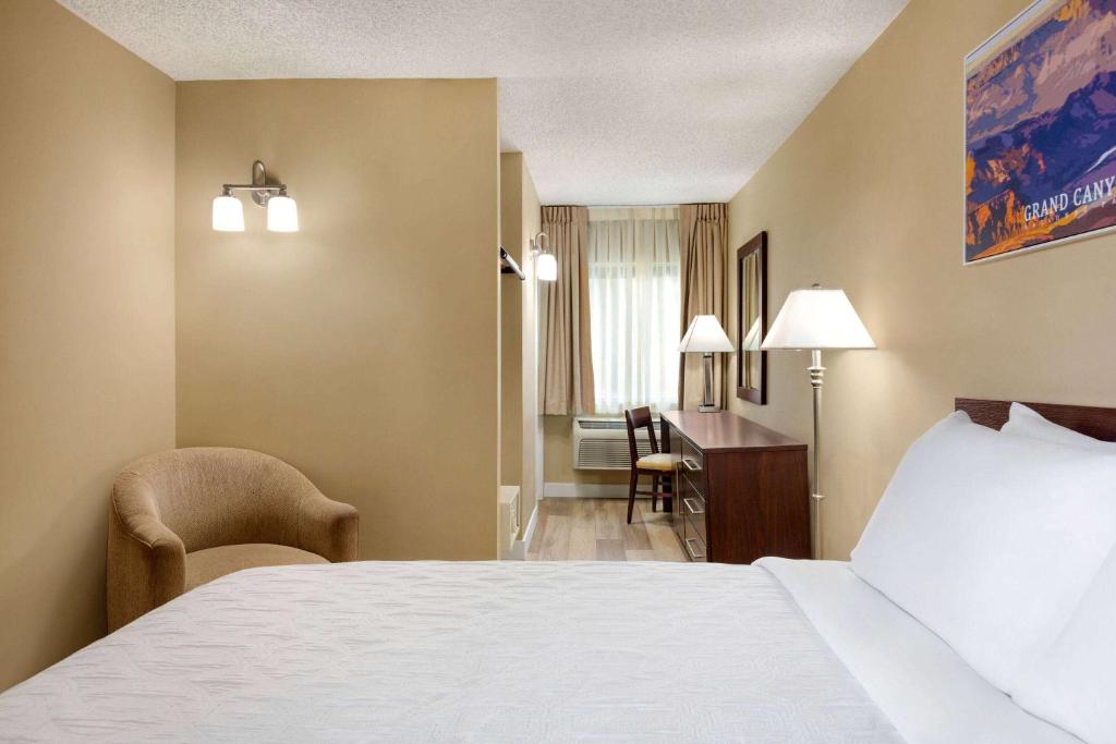 Queen Room – Non-Smoking