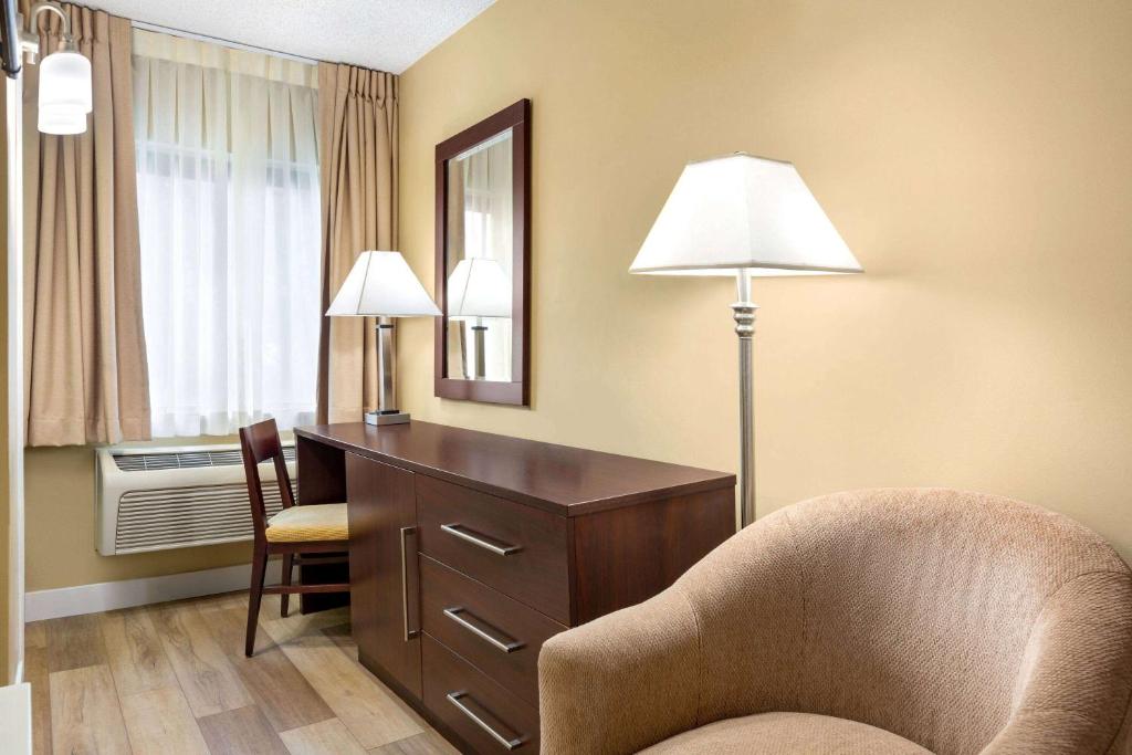 Queen Room – Non-Smoking