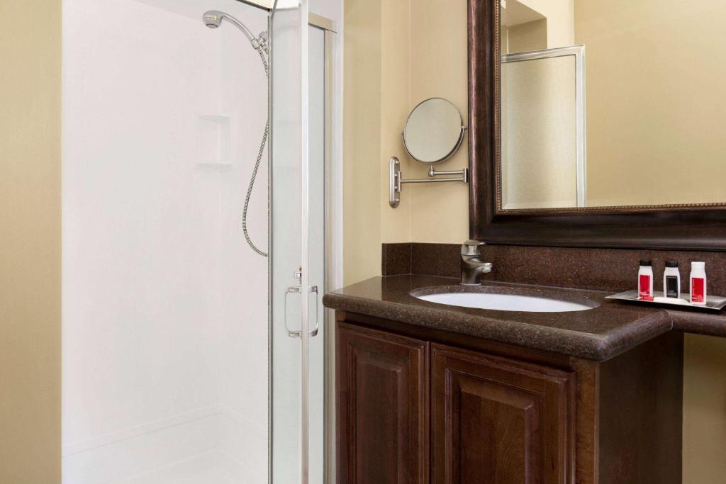 Queen Room – Non-Smoking