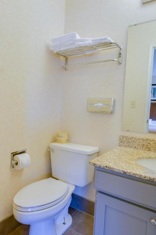 Queen Room with Two Queen Beds – Disability AccessNon-Smoking