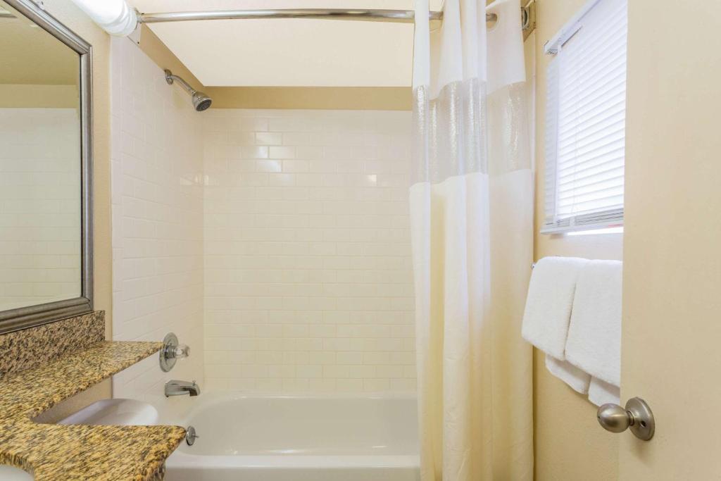 Double Room with Two Double Beds – Non-Smoking