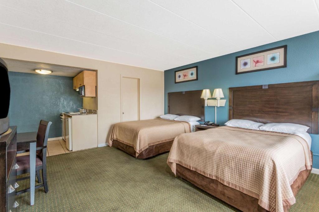 Double Room with Two Double Beds – Non-Smoking