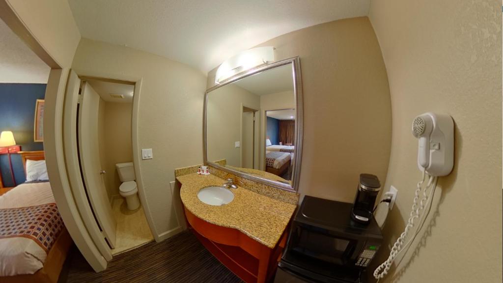 King Room – Non-Smoking