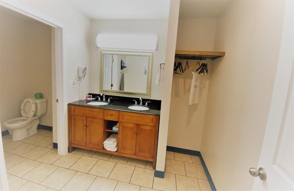 Suite with Two Queen Beds – Non-Smoking