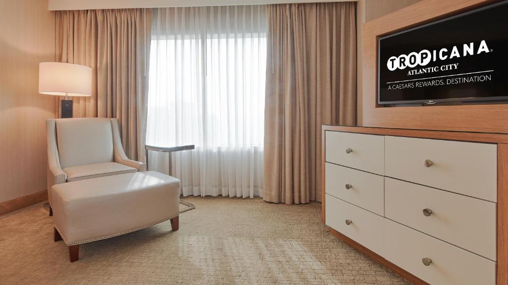 HAVANA ONE BEDROOM SUITE 1 KING NON-SMOKING