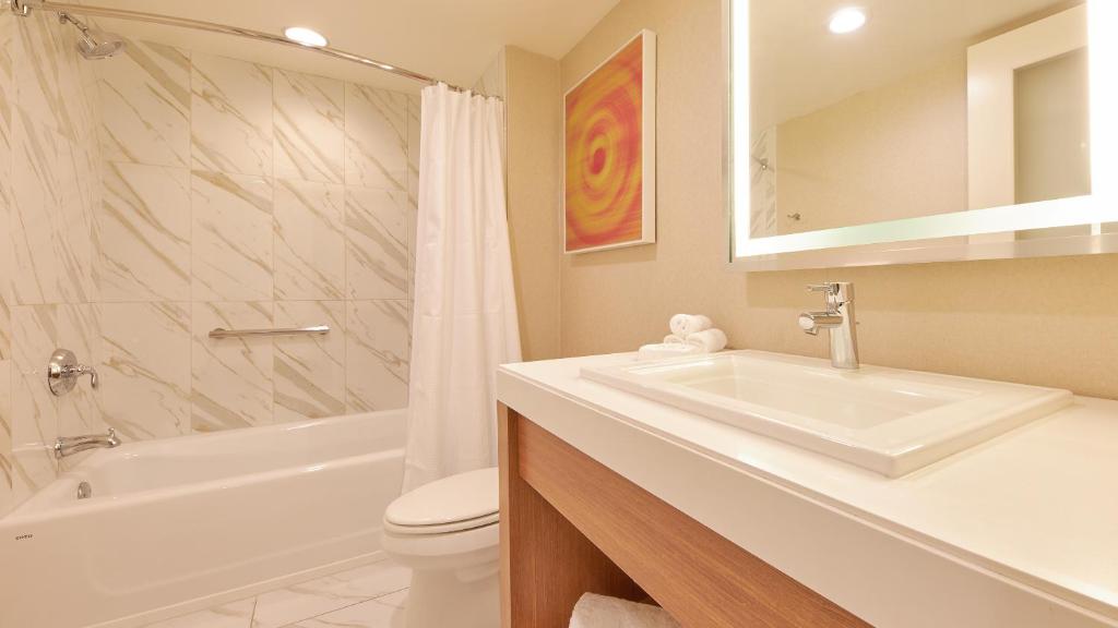 HAVANA ONE BEDROOM SUITE 1 KING NON-SMOKING