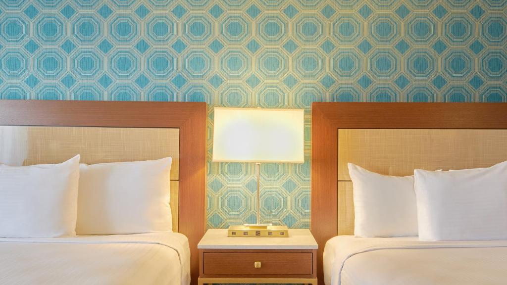 SOUTH OCEAN VIEW DELUXE ROOM 2 QUEEN NON-SMOKING