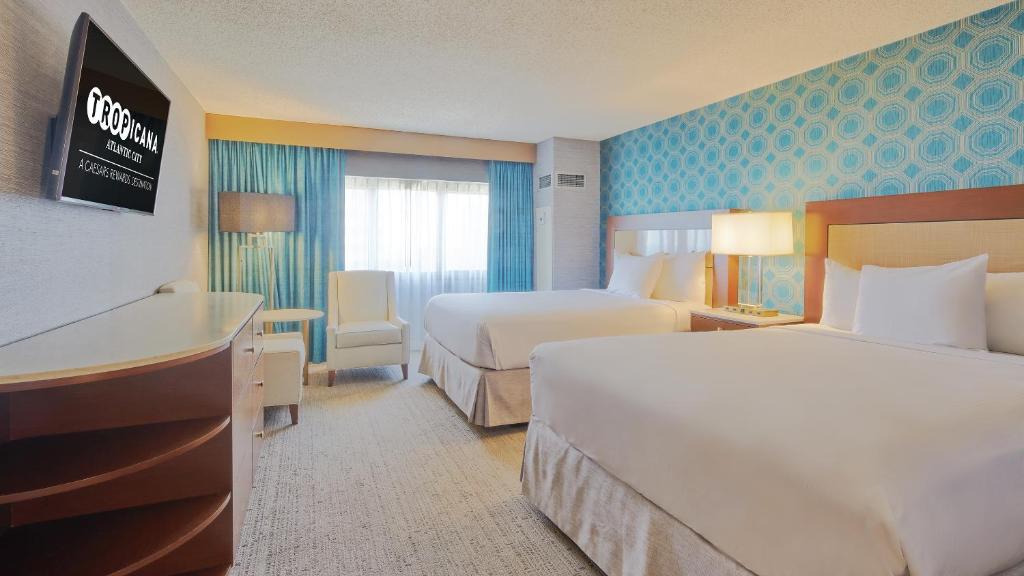 SOUTH OCEAN VIEW DELUXE ROOM 2 QUEEN NON-SMOKING