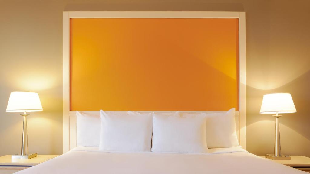 WEST CLASSIC ROOM 1 KING NON-SMOKING