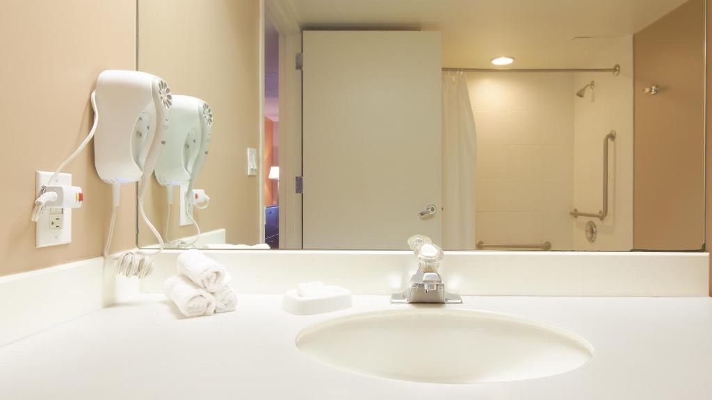 WEST CLASSIC ROOM 2 QUEEN SMOKING