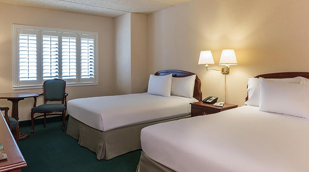 WEST CLASSIC ROOM 2 QUEEN NON-SMOKING