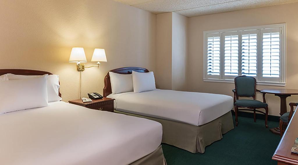 WEST CLASSIC ROOM 2 QUEEN SMOKING