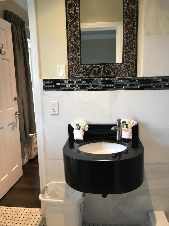 Two-Bedroom with 2 Queen Beds