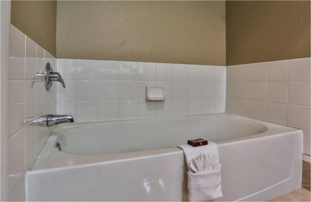 Deluxe Executive King Non-Smoking Suite