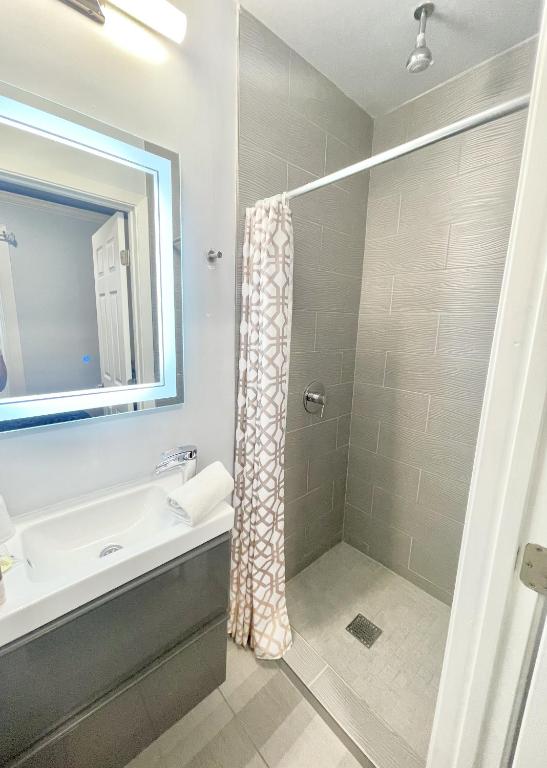 Single Room with Private Bathroom