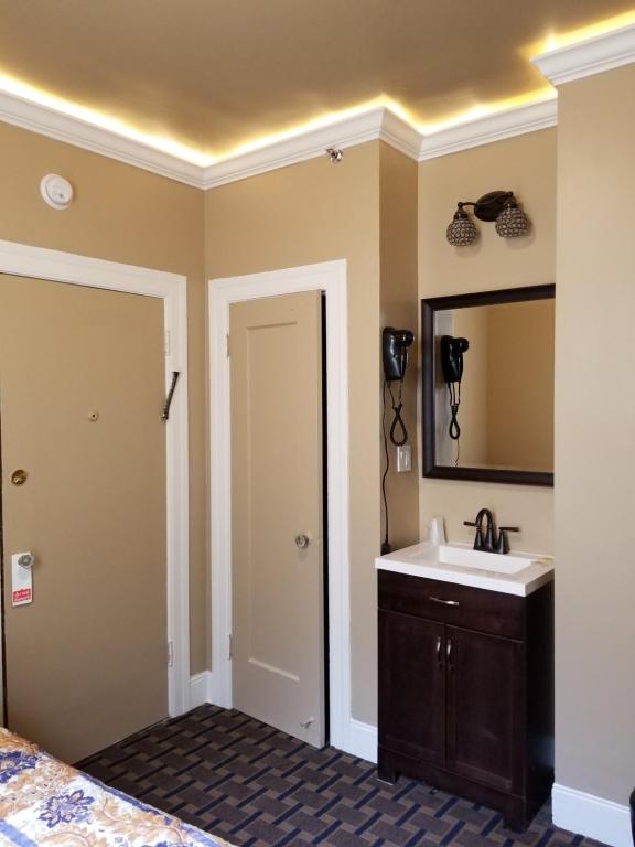 Single Room with Shared Bathroom