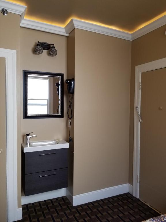 Single Room with Shared Bathroom
