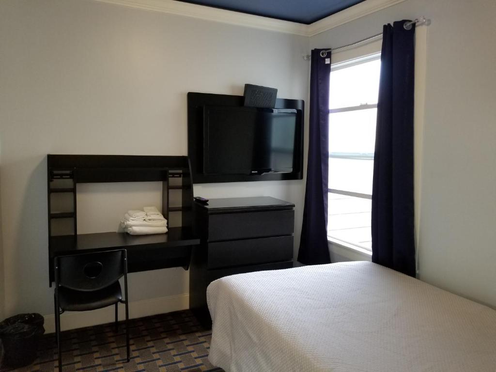 Single Room with Shared Bathroom