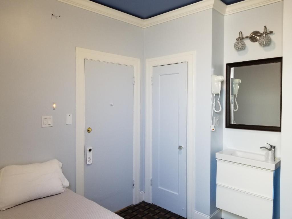 Single Room with Shared Bathroom