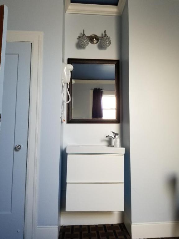 Single Room with Shared Bathroom