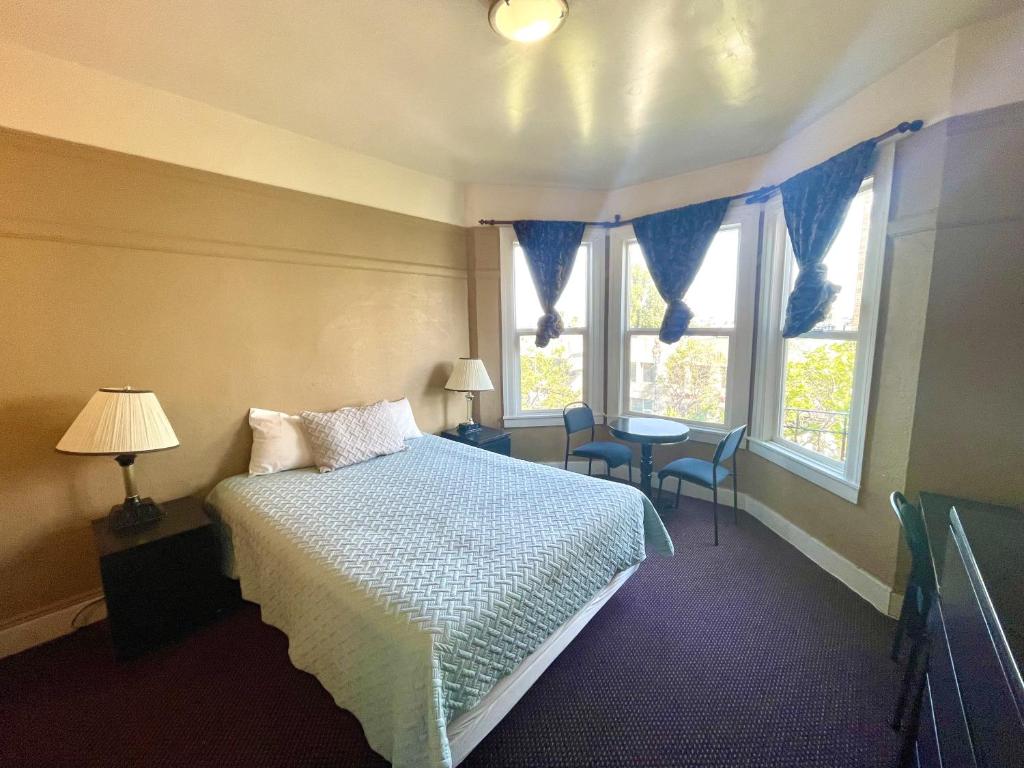 Single Room with Shared Bathroom