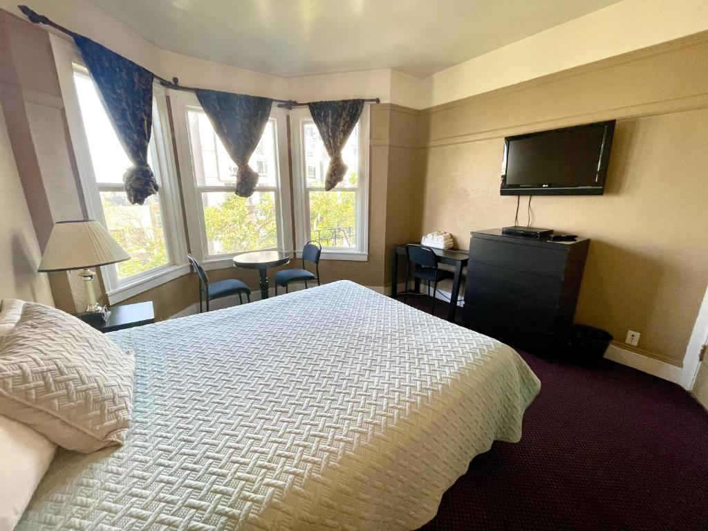 Single Room with Shared Bathroom