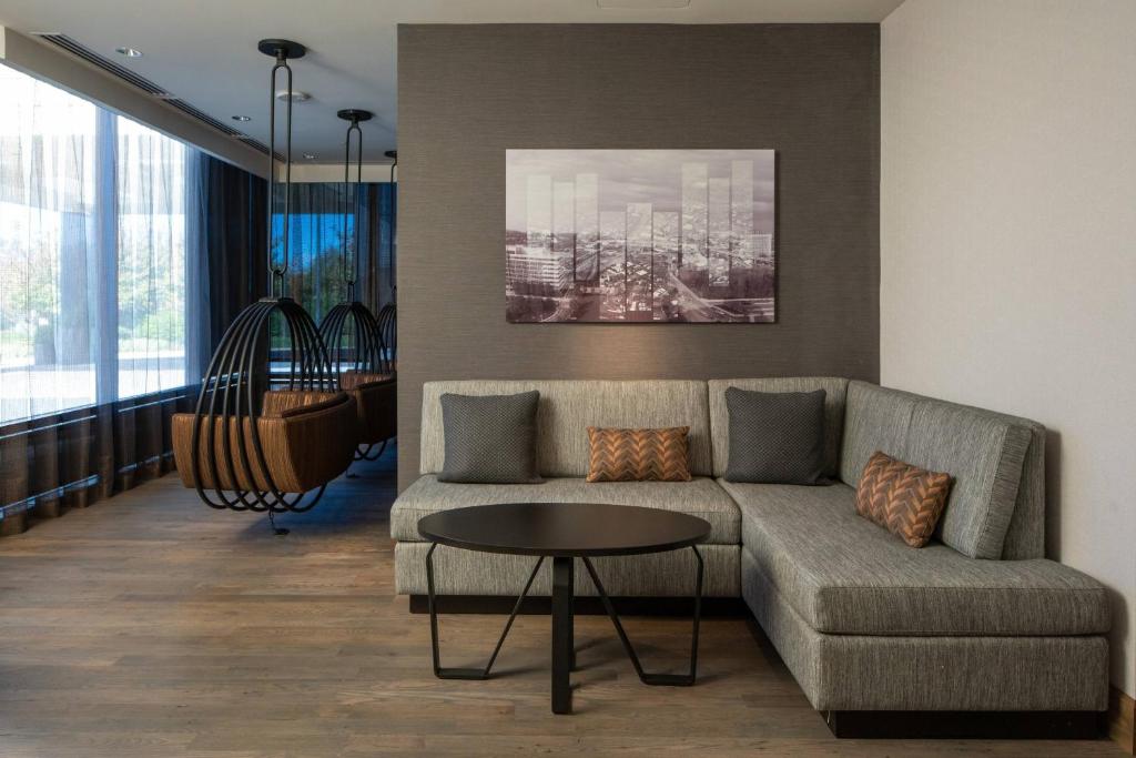 Double Room with Two Double Beds and Club Lounge Access – Hearing AccessibleHigh Floor