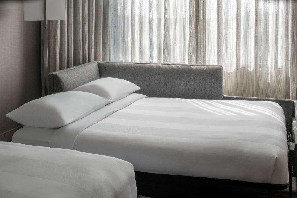 Executive King Room with Sofa Bed