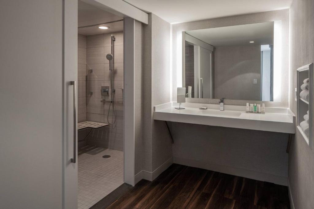 Executive King Room with Sofa Bed