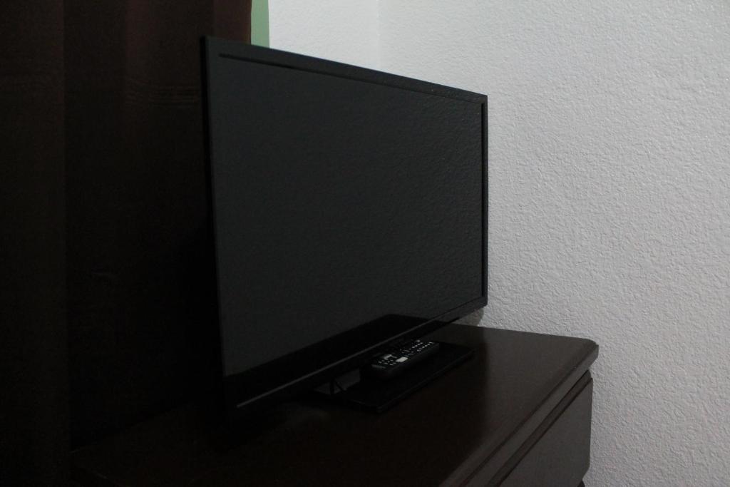 Deluxe Room with One Full Bed and Shared Bathroom