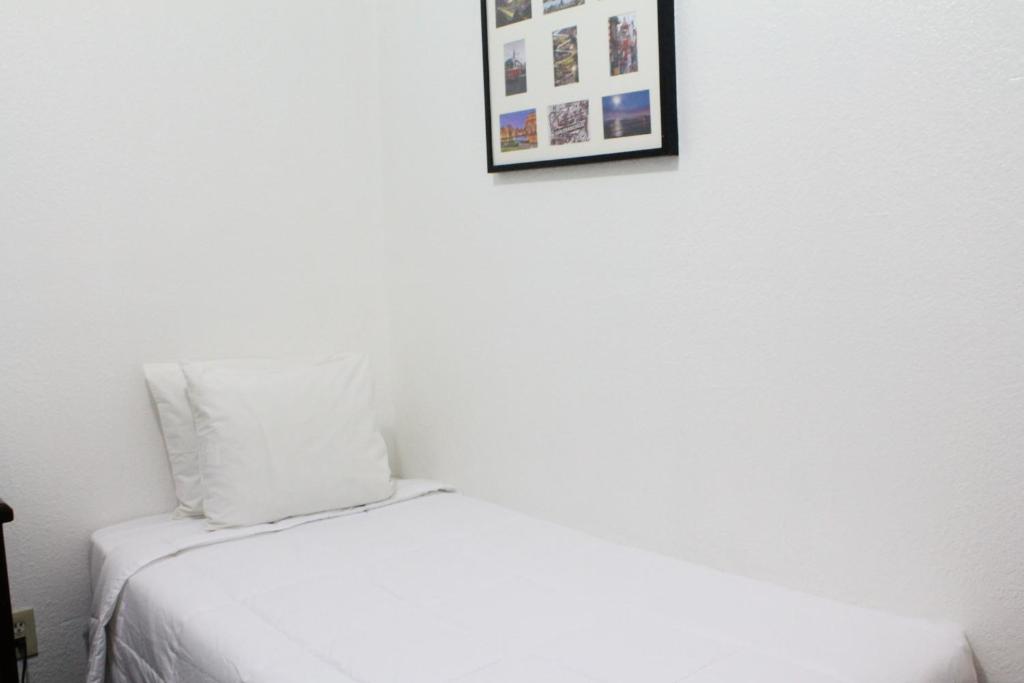 Single Room with Shared Bathroom