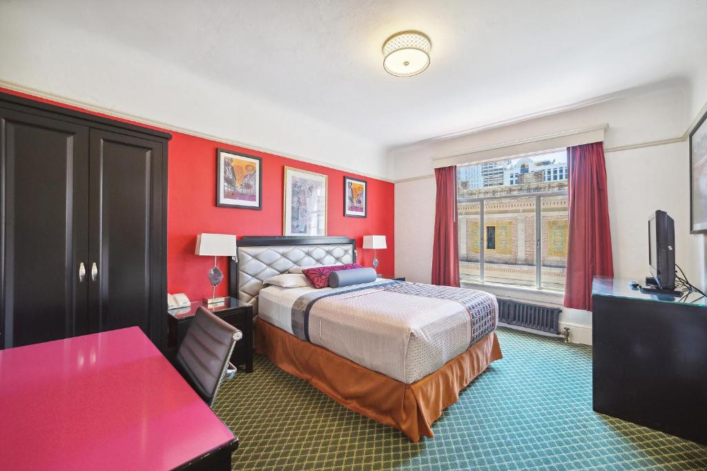 Queen Room with View