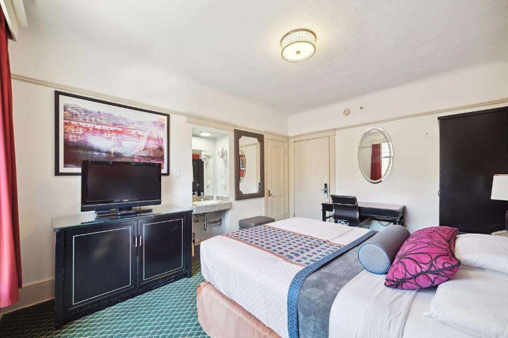 Queen Room with View