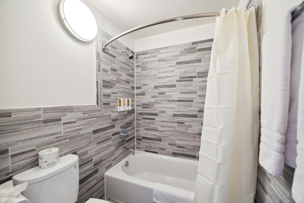 Queen Room with View