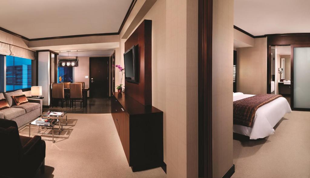Executive Corner Suite