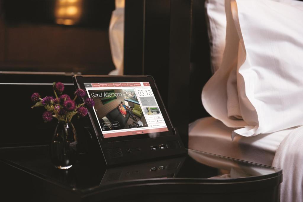 Executive Corner Suite