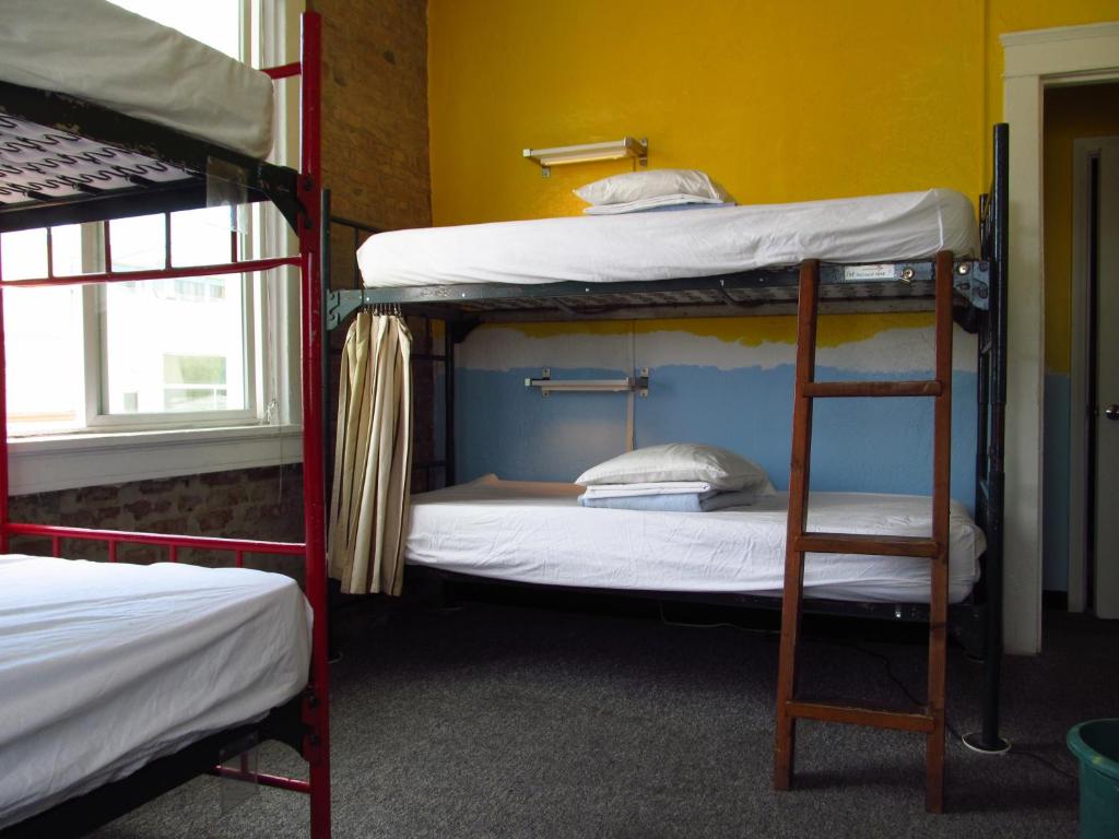 Single Bed in Mixed Dormitory Room