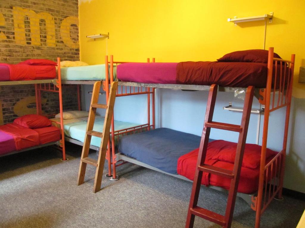 Single Bed in Mixed Dormitory Room