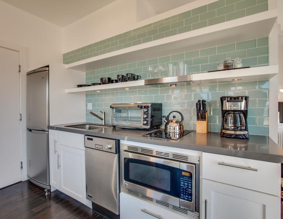 Oceanfront View One Bedroom Suite