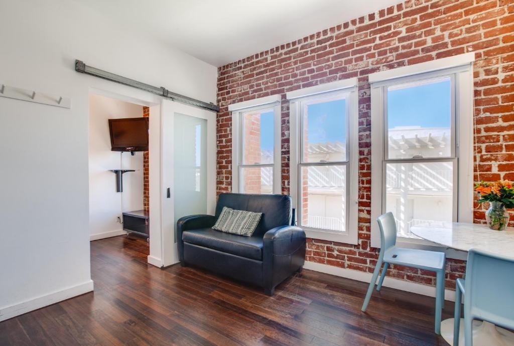 One Bedroom Suite Street View